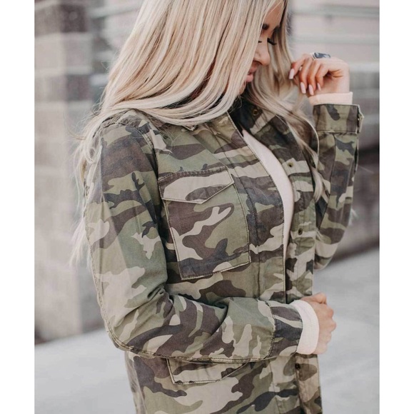 5 ⭐️ Rated Utility Camo Print Jacket - Picture 2 of 5